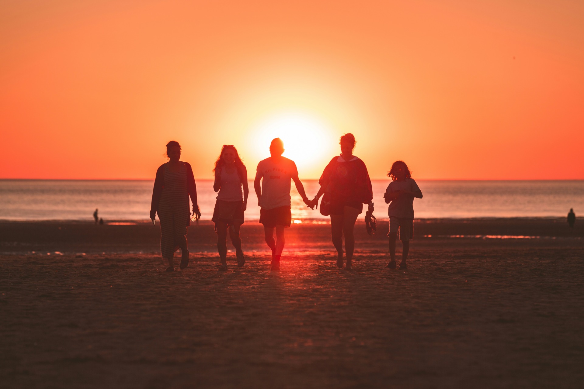 Menschen bei Sonnenuntergang am Strand, Quality Time, Wanda Soul Studio