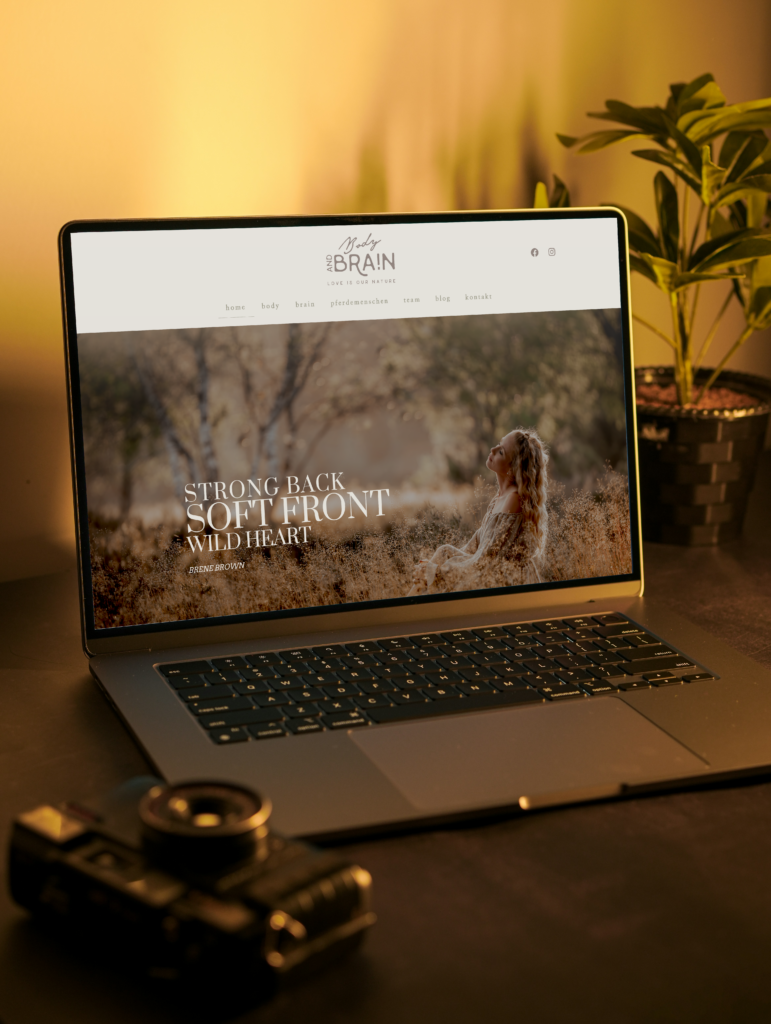 Laptop mit der Website von Body and Brain, gestaltet von Wanda Soul Studio