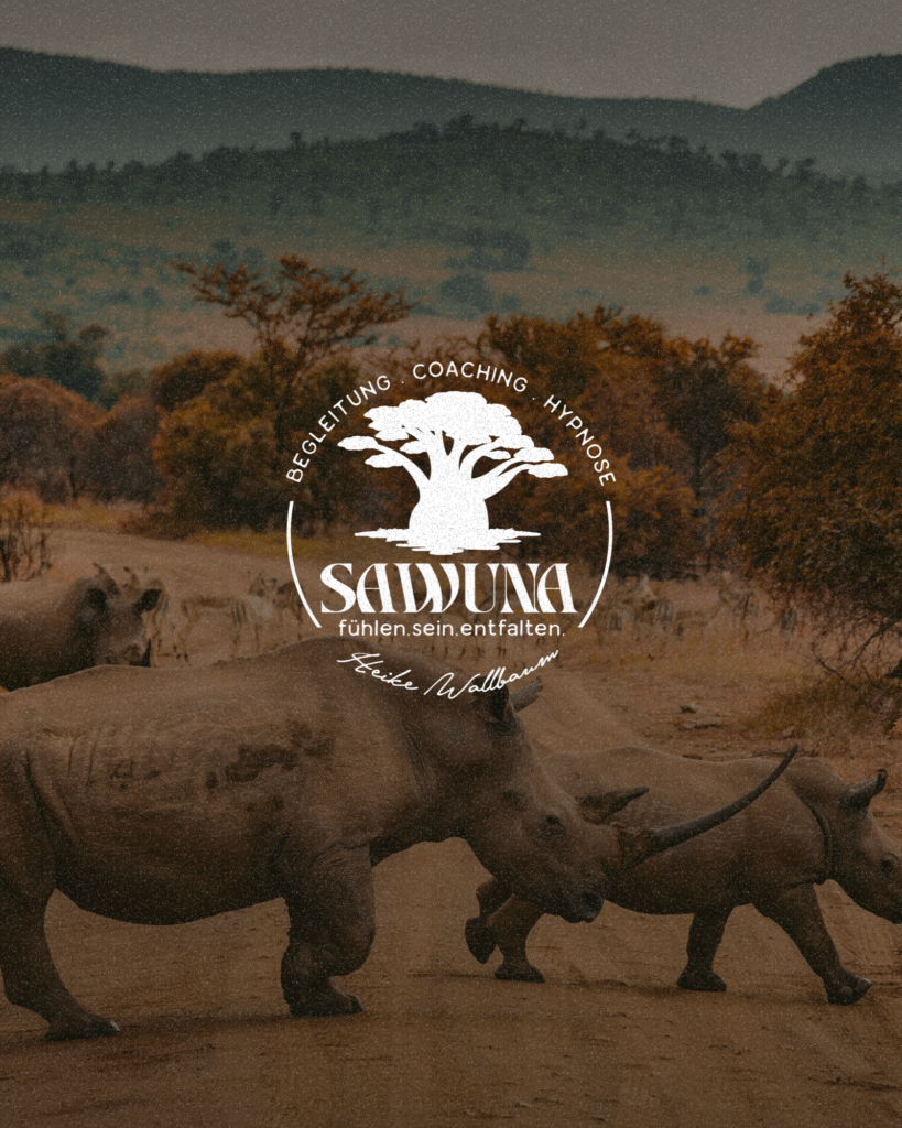 Logo von Sawuna Hypnose vor einer Savannenlandschaft – Branding von Wanda Soul Studio für Heike Walbaum