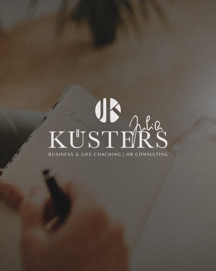 Markenbild von Julia Küsters mit Logo – Branding von Wanda Soul Studio